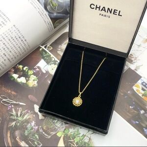 Auth Chanel Rhinestone GD Engraved
Necklace W/Box